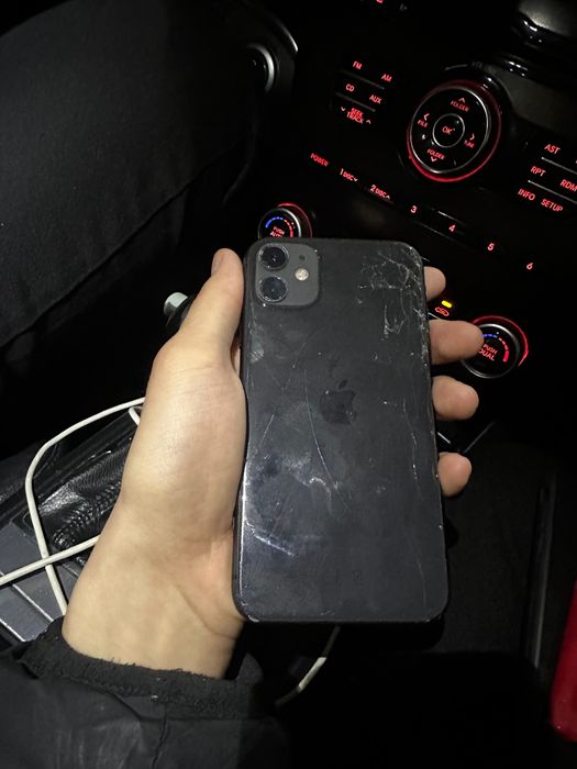 Iphone 11 128gb 81% akb