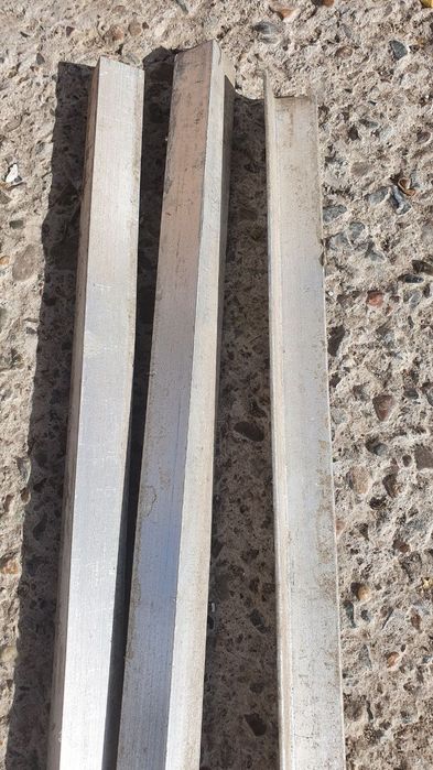 Продам уголок алюминевый