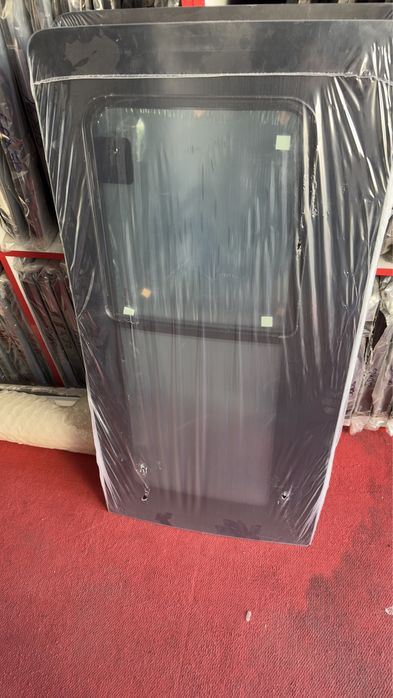 Голямо разнообразие от аксеасоари  и специални стъкла за каравани