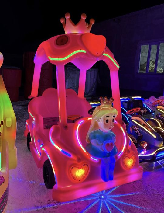 Батут надувной новый. Корусель бык машинка