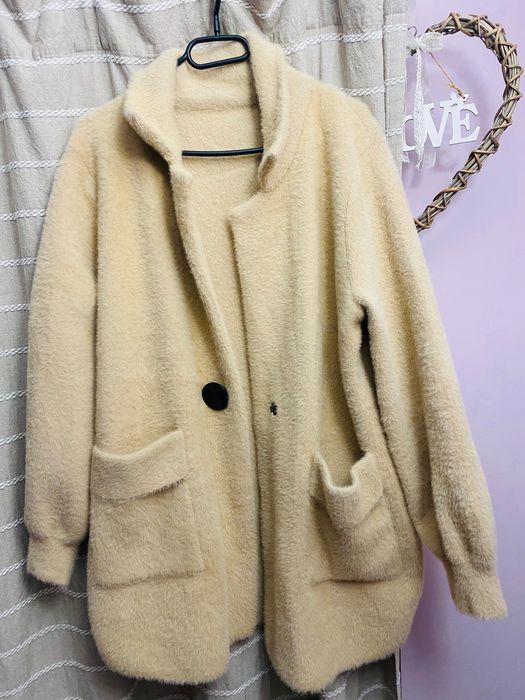 Бежово меко палто