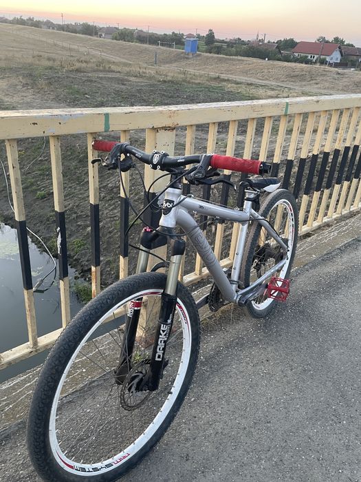 bicicleta MTB + casca