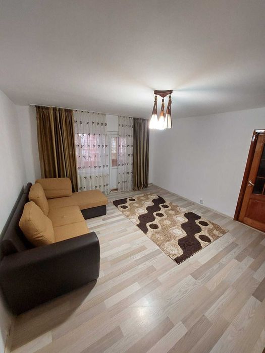 Inchiriez apartament 2 camere.