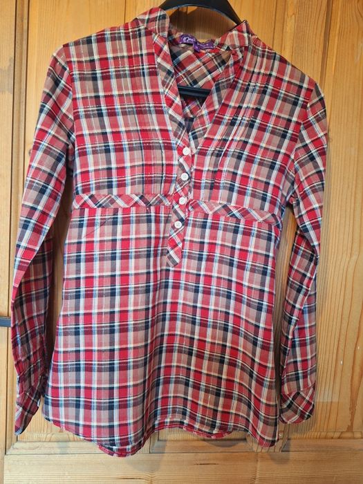 Прекрасна каре дамска риза с лъскава нишка употребявана без забележки