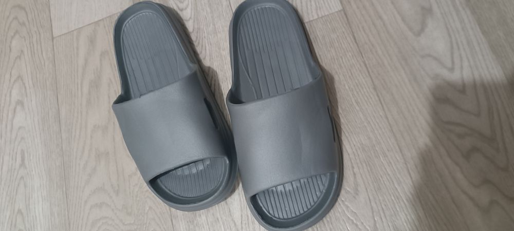 Продам тапочки новые