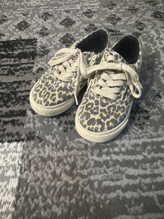 Vand teneși copii Zara !