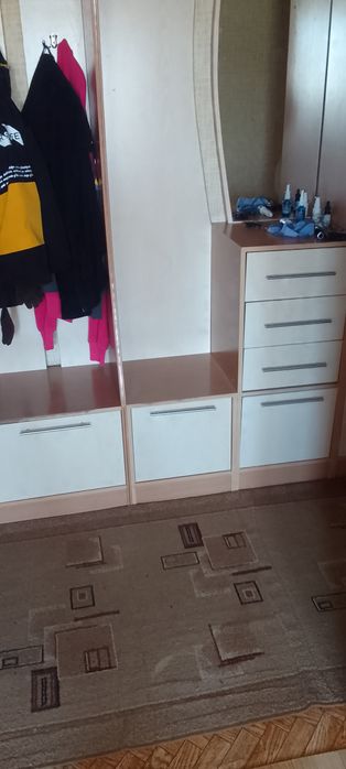 Продам прихожую мебель