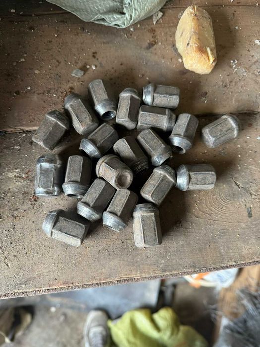 Гайки шаг 1.25 ( два варианта )