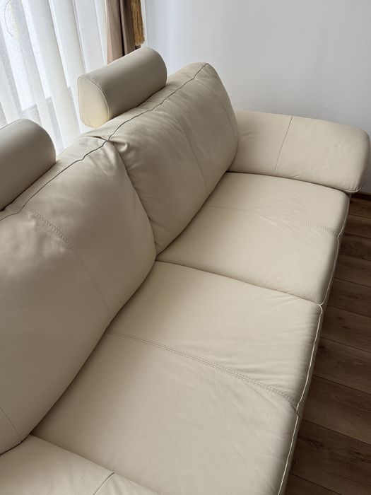 Canapea din piele naturală – culoare ivory – stare foarte bună