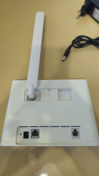Router wireless cu slot SIM Huawei B311, 4G / LTE - White