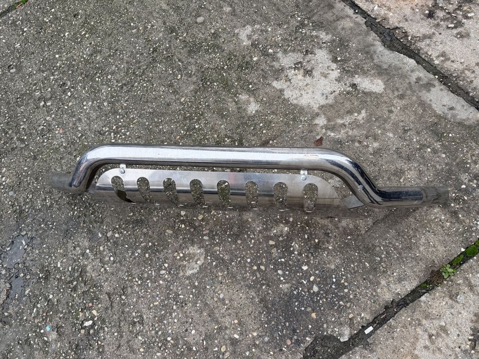 Bullbar compatibil cu mai multe marci auto, dar dat jos de pe Vitara