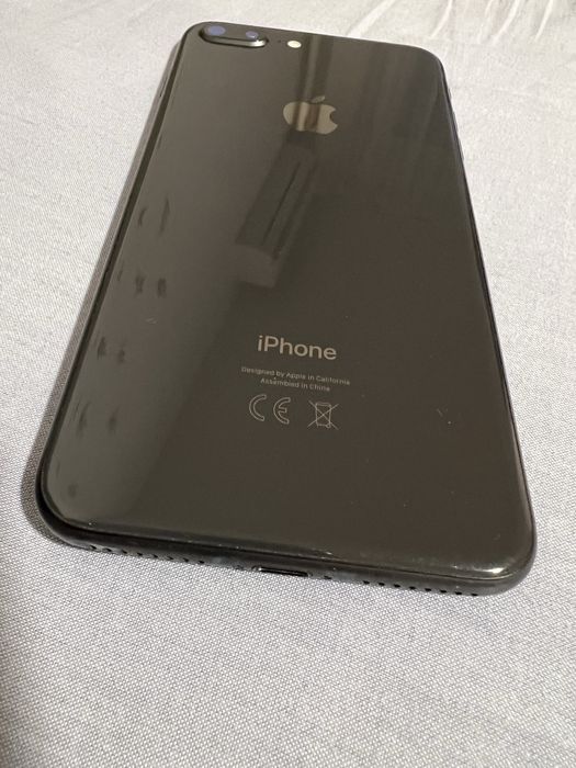 Vand sau schimb IPhone 8 plus. In foarte bune conditii.