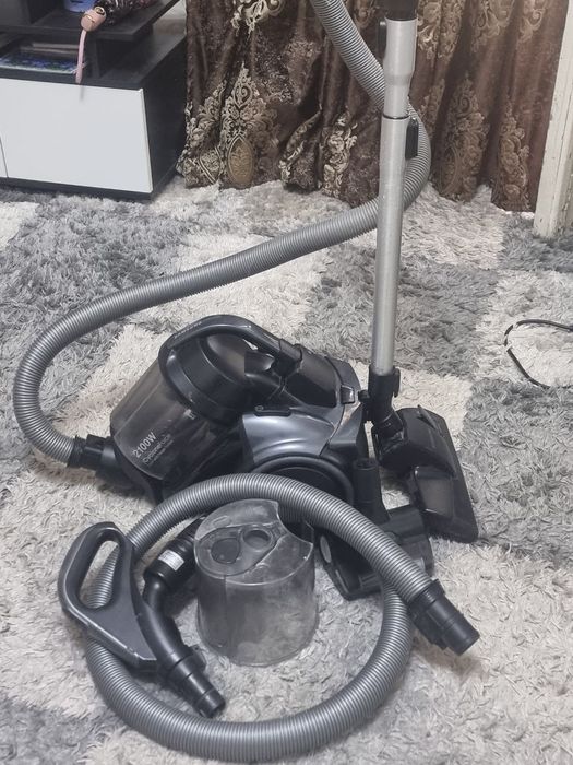 Продаётся пылесос Samsung Cyclone Force 2100w