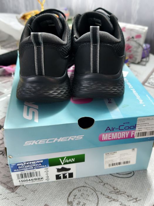 Кроссовки Sketchers