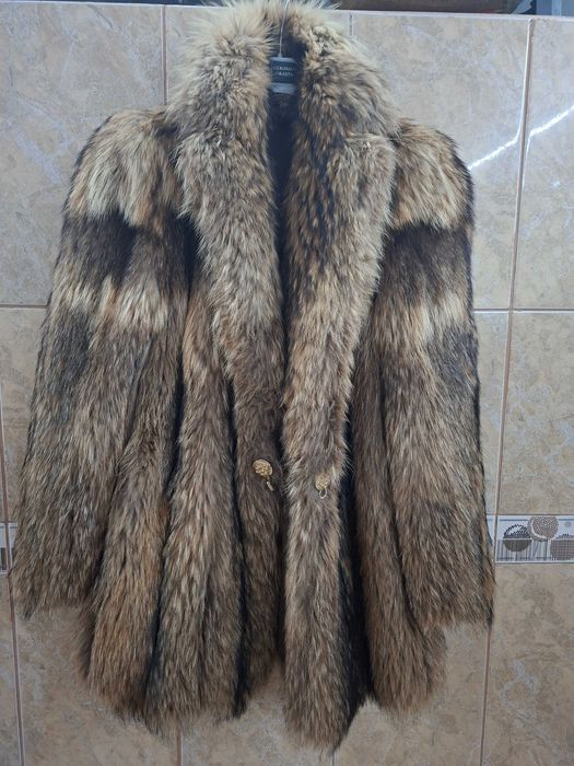 Haina de Eton de vanzare