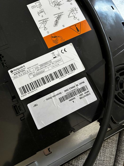Plita incorporabila cu inductie Hotpoint Ariston KIA 630SC 60cm, 3 zone, sticla neagra