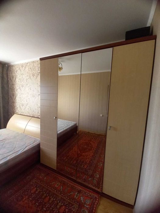 Продаю спальный гарнитур