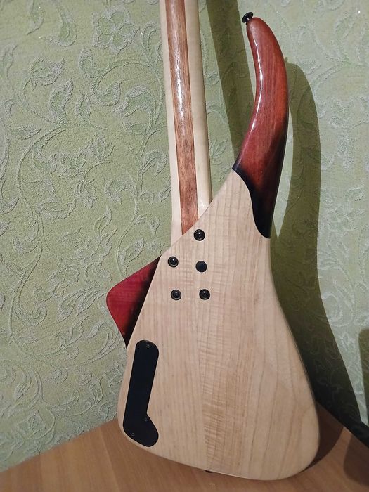 Бас гитара ручной работы