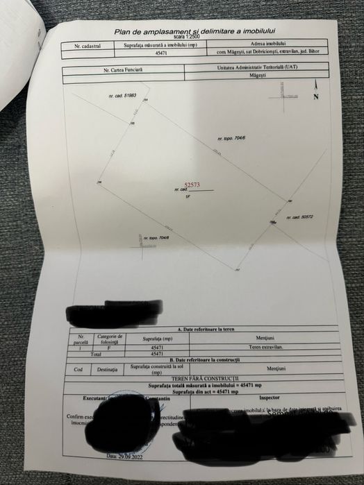 Vand teren cu padure