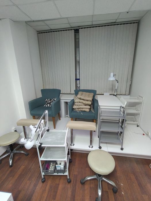 Продам всю мебель для маникюра