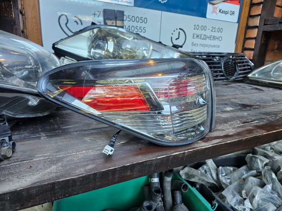 Задняя левая оптика RX350