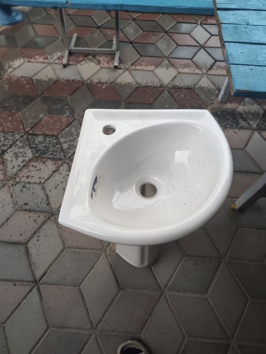 Раковина со стойкой