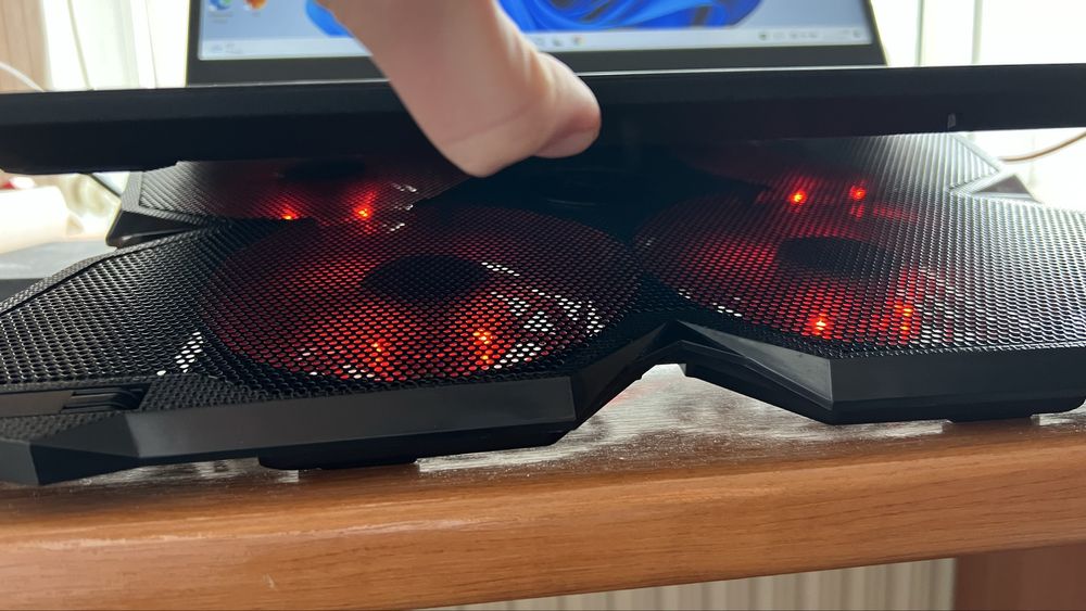 Охладител за лаптоп gaming Trust GXT 278, 17.3", черен