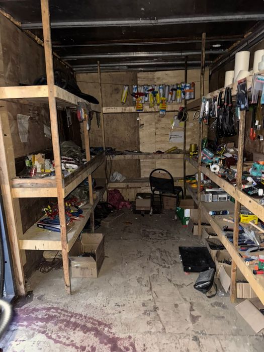 Продаётся будка (контейнер) со стройматериалами внутри