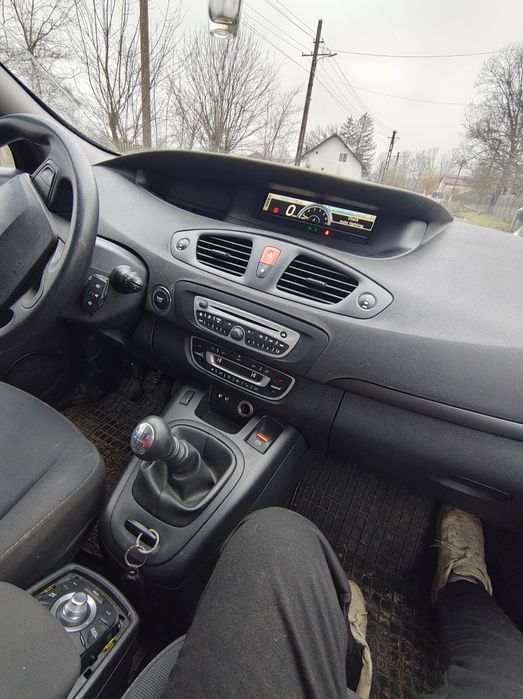 Vând scenic 3 1.6 16v 110cp cu gpl