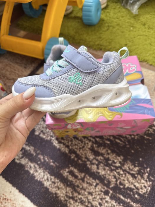 Детские кроссовки