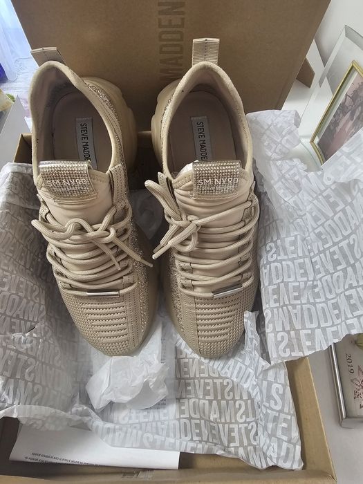 Vând sneakers Steve Madden