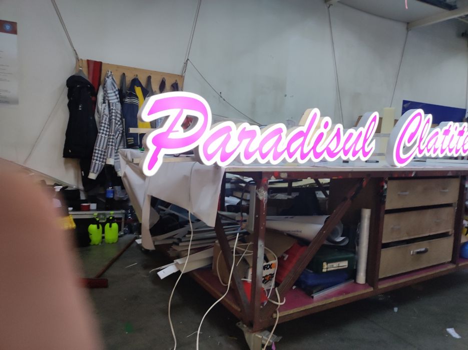 Reclame luminoase litere volumetrice