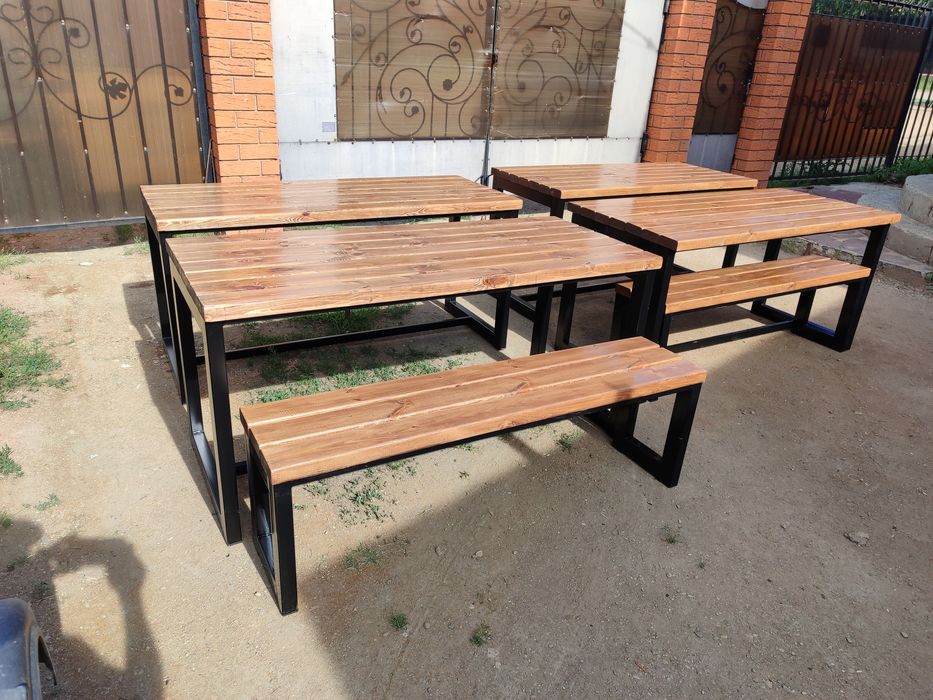 Стол со скамейками