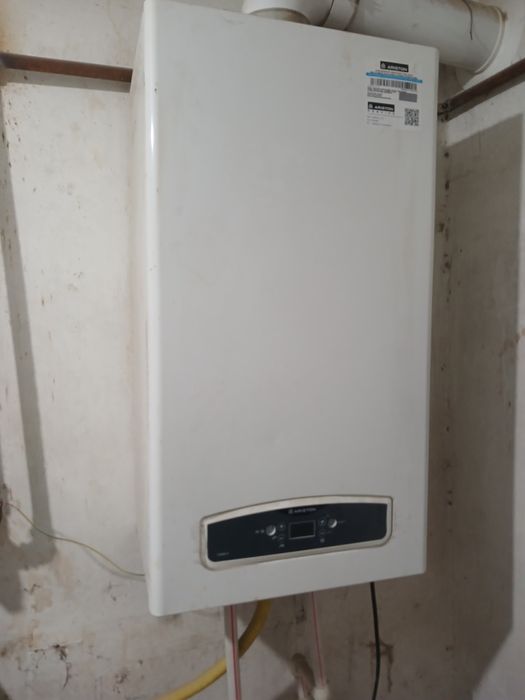 Ariston 2 контурли сотилади