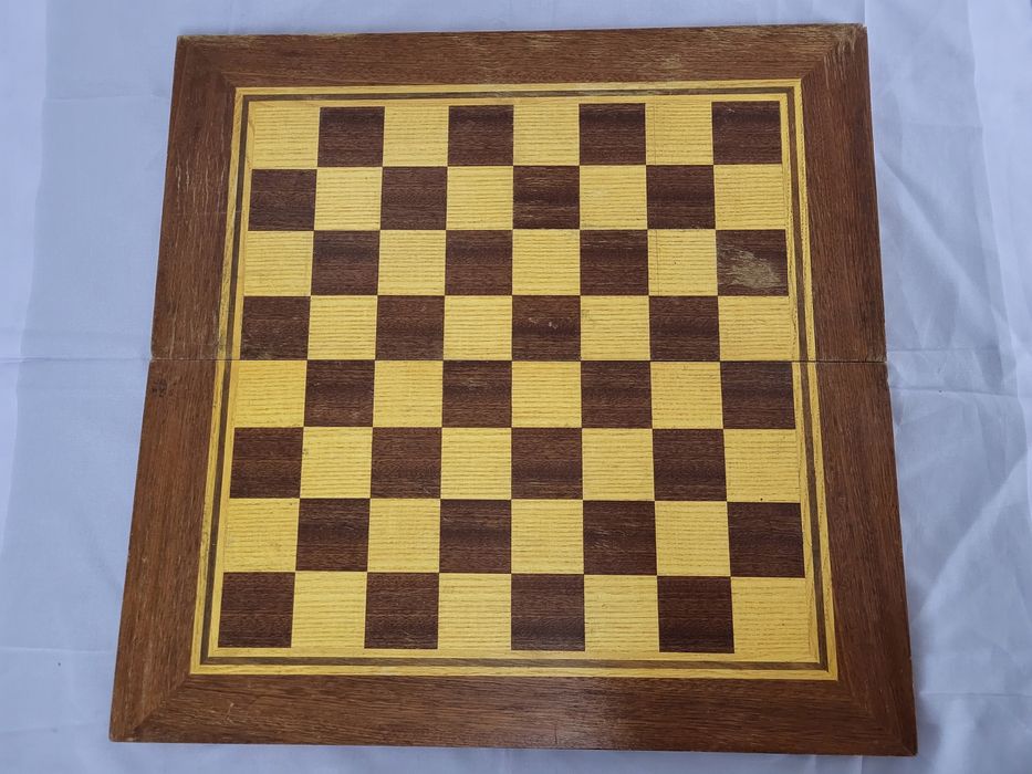 #10 Стар сгъваем дървен шах с табла