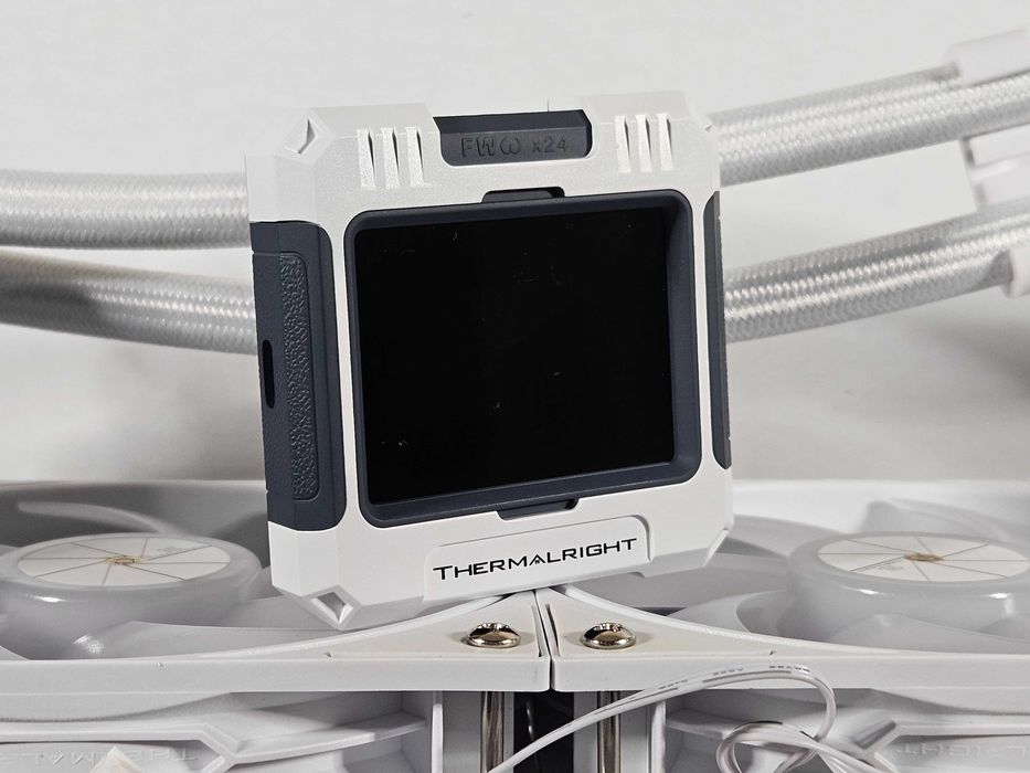 Водно охлаждане с дисплей Thermalright Frozen Warframe 360 White ARGB