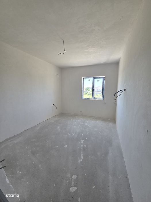 Vila duplex 5 camere-Teren 250 mp-Bragadiru Plevnei