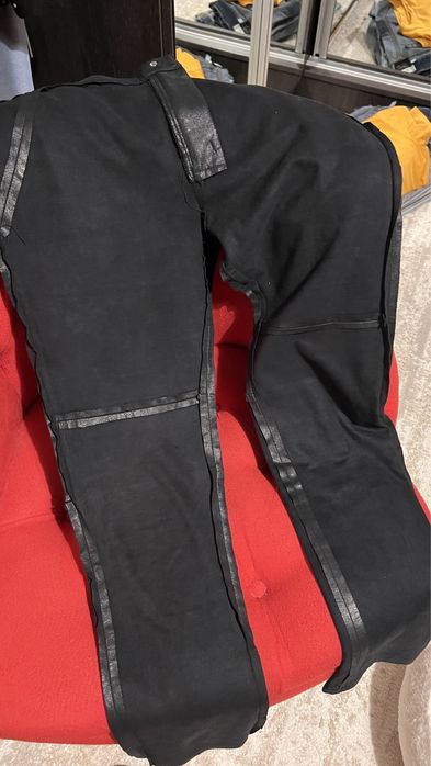 Pantaloni luciosi