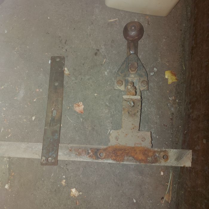 Продавам правен теглич цена 50 лв