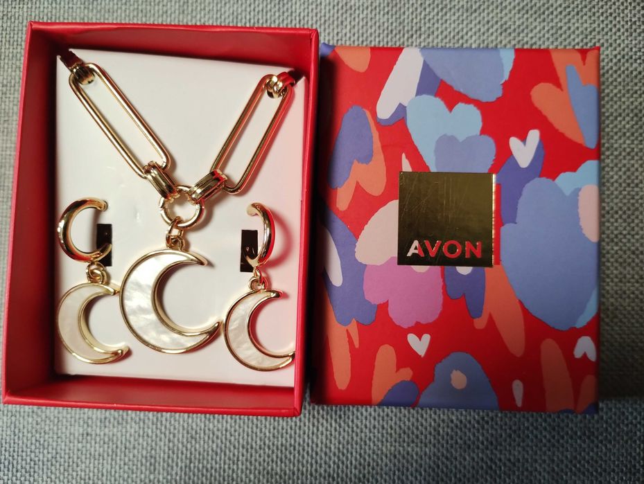 Налични бижута от AVON