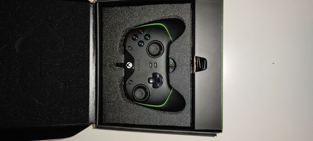 Controller Razer wolverine v2
