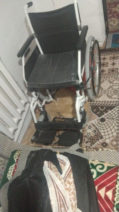 Продам инвалидную коляску