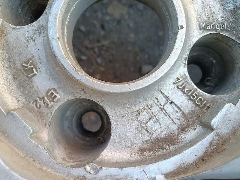 Продам оригинальные легкосплавные диски на Audi 80