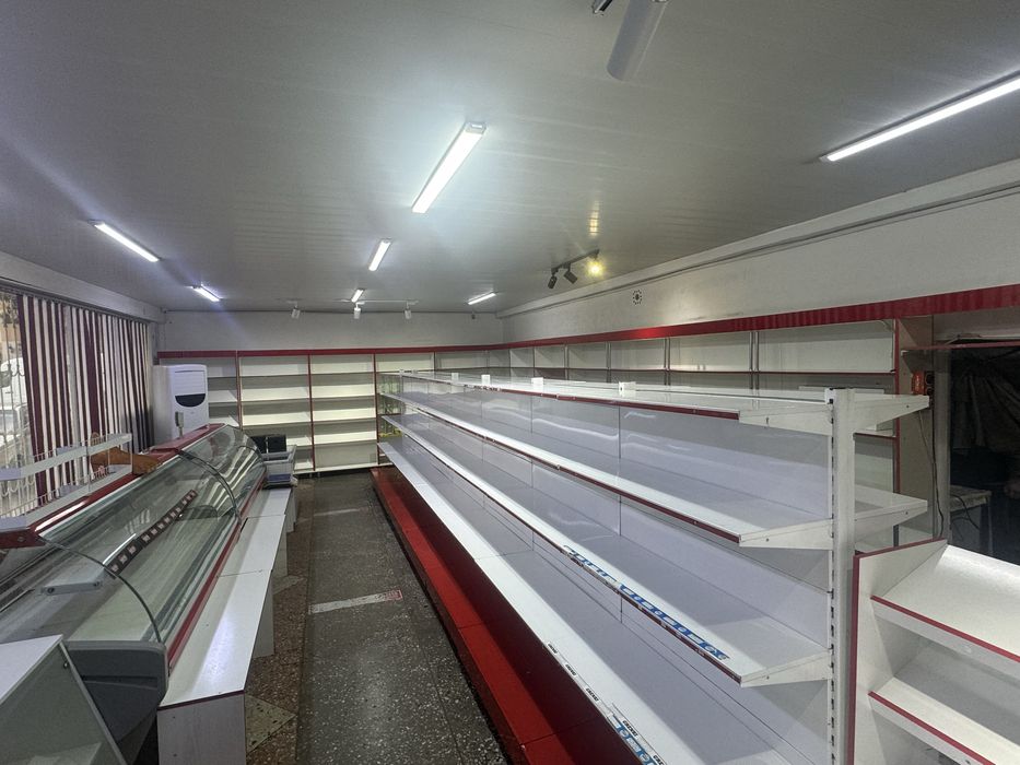 Prodayotsa metalicheskiy polka dlya magazin