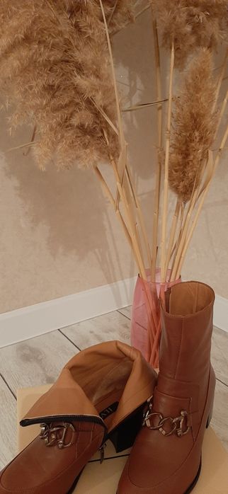 Женские кожаные сапоги