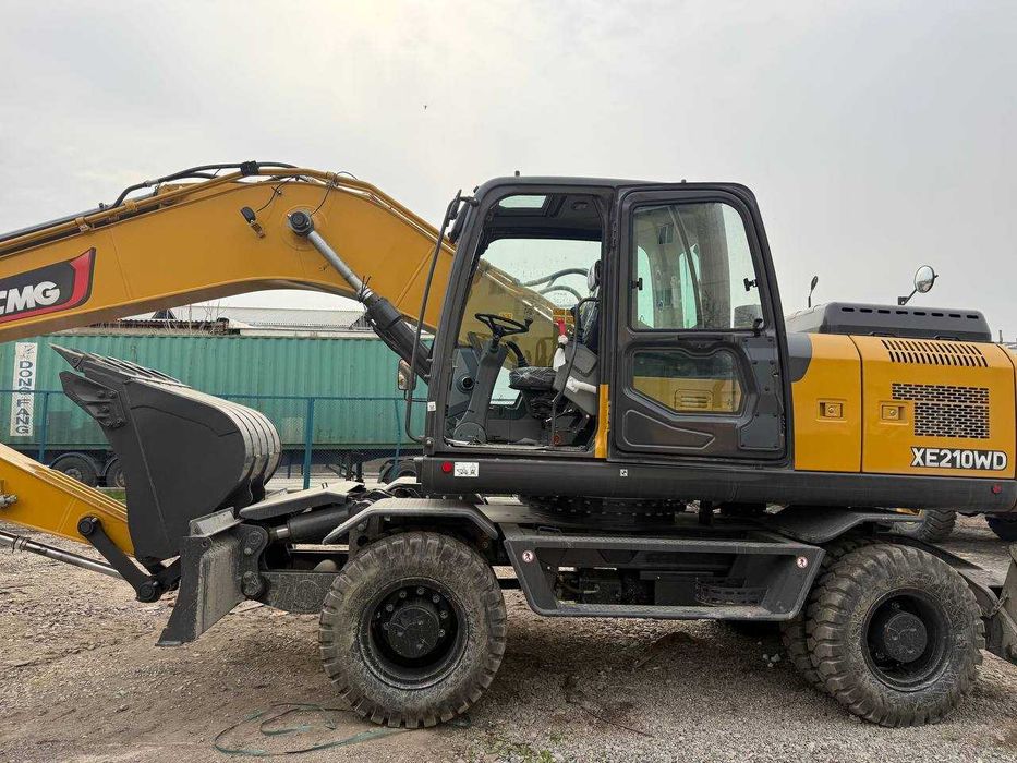 Ғилдиракли экскаватор XCMG XE210WD - 1,0 м/куб