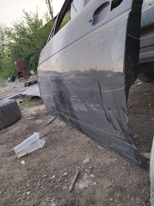 Дверь передние водителя