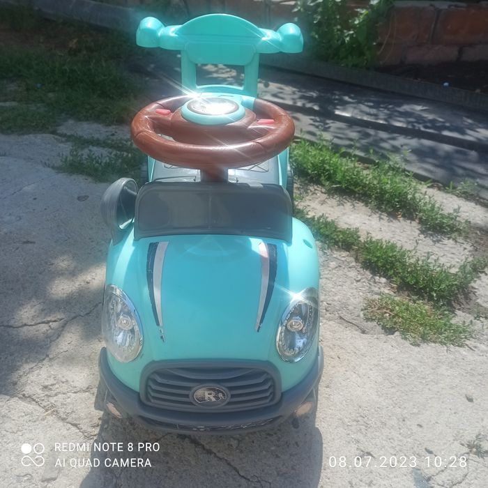 Продам машинку, 5000 тг модный цвет, для девочки,