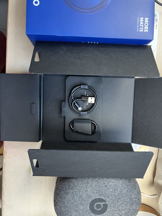 Beats Solo Pro - Noise cancelling - custom skin
