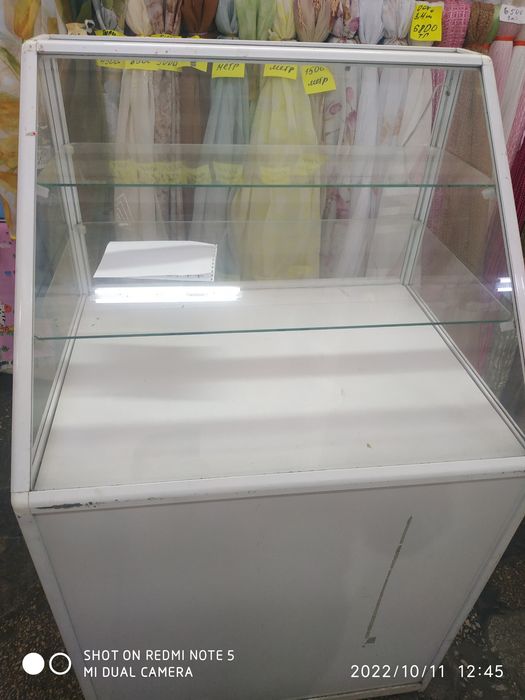 Стол бу для ателье, витрина